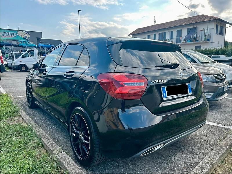 Usata Mercedes A180 Premium 89 CV (65 kW) 2017 Nero Berlina