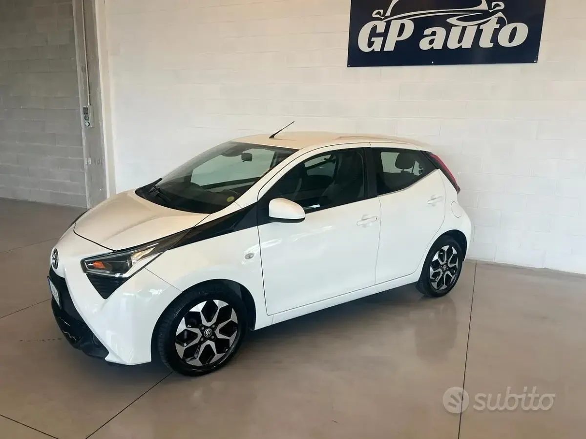 Usata Toyota Aygo Cool 72 CV (52 kW) 2019 Bianco Utilitaria