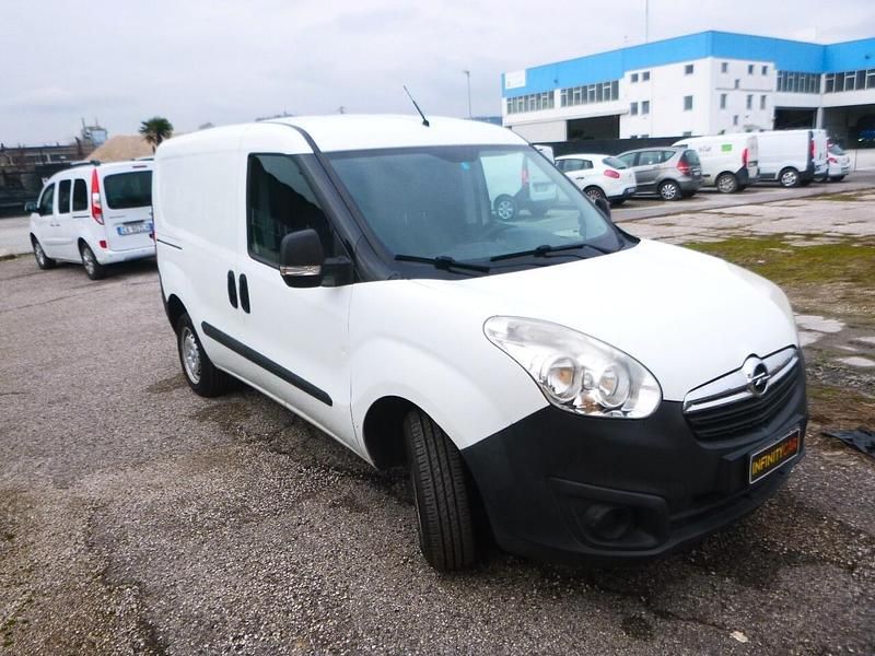 Usata Opel Combo 90 CV (66 kW) 2015 Bianco Monovolume