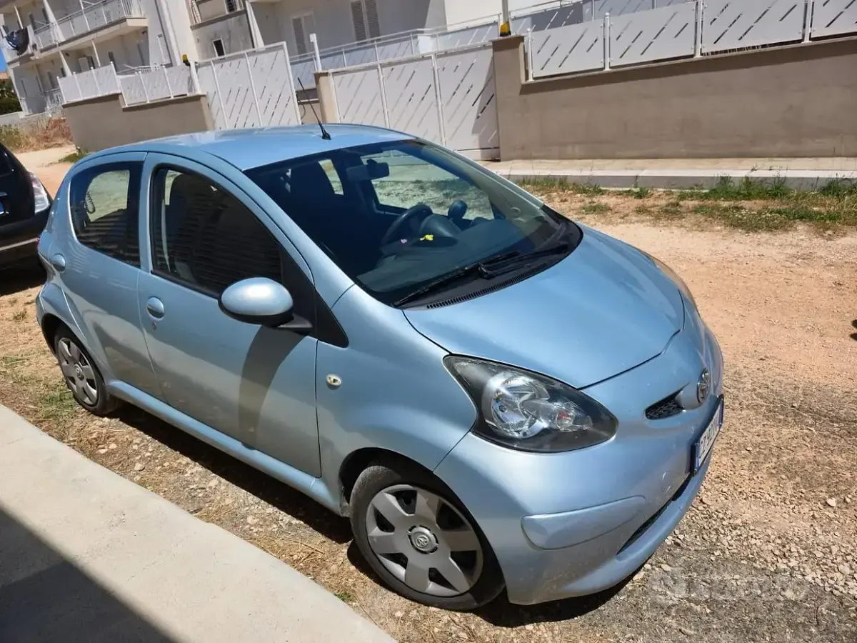 Usata Toyota Aygo Sol 68 CV (50 kW) 2006 Bluazzurro Utilitaria