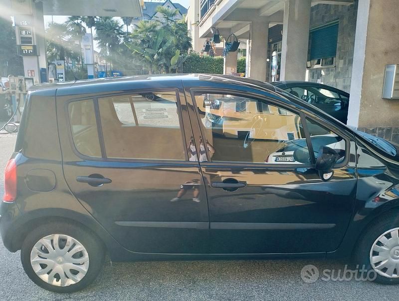 Käytetty Renault Modus 75 HP (55 kW) 2010 Musta Tila-auto