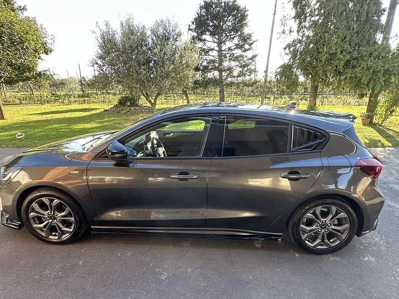 Usata 2022 Ford Focus ST-Line Berlina | 16.000 € (Buon prezzo) - Immagine 1/4