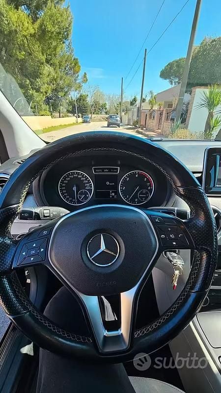 Usata Mercedes B180 109 CV (80 kW) 2014 Nero Monovolume