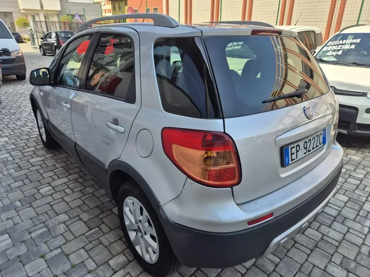 Usata Fiat Sedici 119 CV (87 kW) 2011 Nero SUV