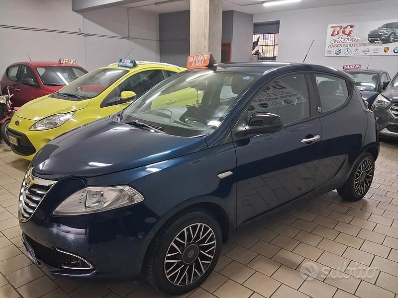 Usata Lancia Ypsilon 69 CV (50 kW) 2015 Blu Utilitaria