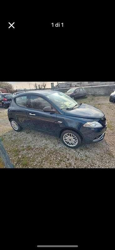 Usata Lancia Ypsilon Silver 69 CV (50 kW) 2016 Utilitaria