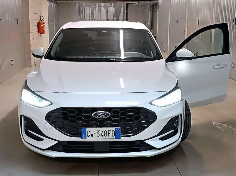 Usata 2024 Ford Focus ST-Line Berlina | 24.900 € (Buon prezzo) - Immagine 1/4