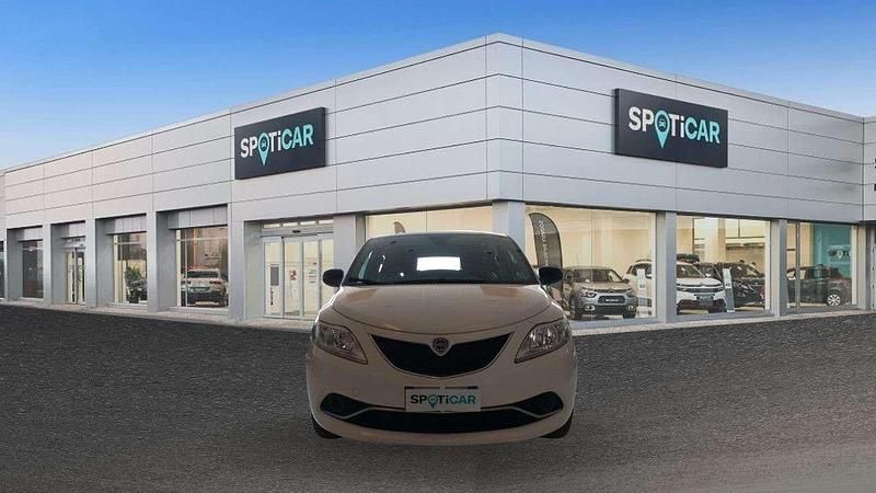 Usata Lancia Ypsilon Gold 77 CV (56 kW) 2017 Bianco Utilitaria