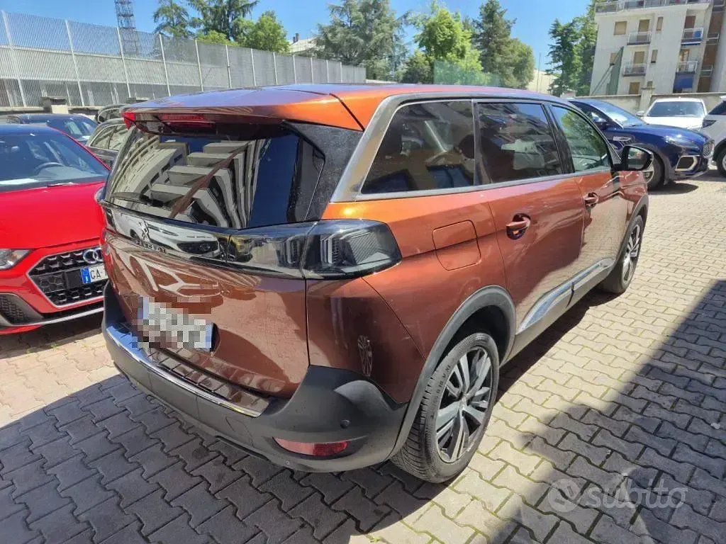 Usata Peugeot 5008 Allure 131 CV (96 kW) 2022 Bronzo SUV