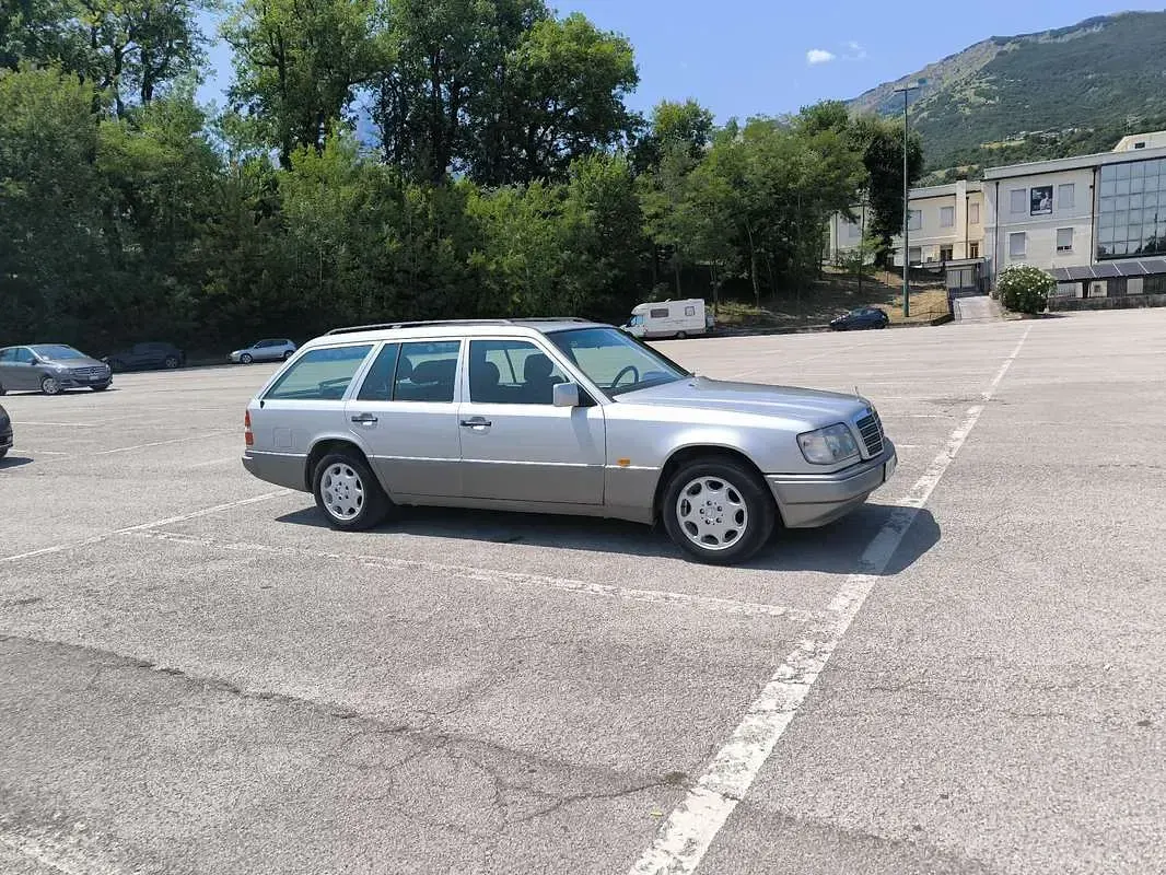 Usata Mercedes 200 136 CV (100 kW) 1995 Argento Station wagon