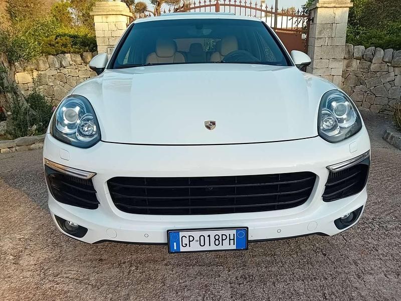 Bianco Usata 2015 Porsche Cayenne SUV | 26.800 € (Cara) - Immagine 1/4