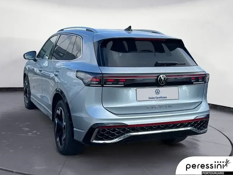 Usata VW Tiguan R-line 150 CV (110 kW) 2025 Dolomite silver metallizzato SUV