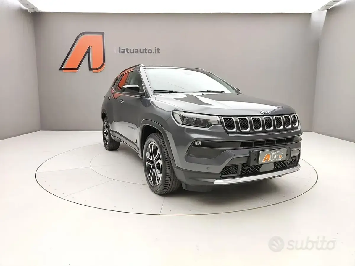 Usata Jeep Compass Limited 190 CV (139 kW) 2022 Graphite grey SUV