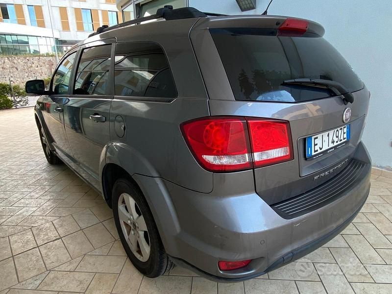 Usata Fiat Freemont 140 CV (102 kW) 2011 Grigio SUV