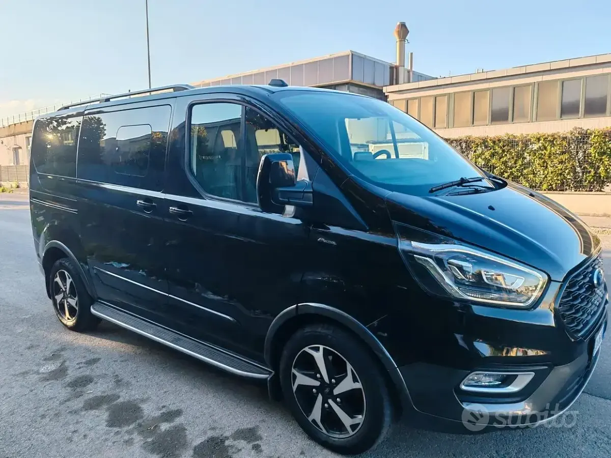 Usata Ford Tourneo Titanium 170 CV (125 kW) 2023 Nero Monovolume
