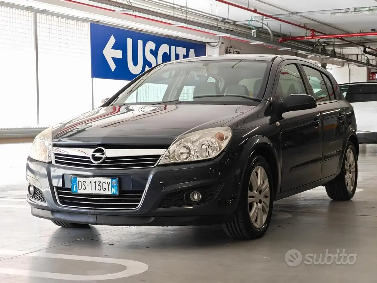 Usata Opel Astra 120 CV (88 kW) 2008 Grigio Berlina