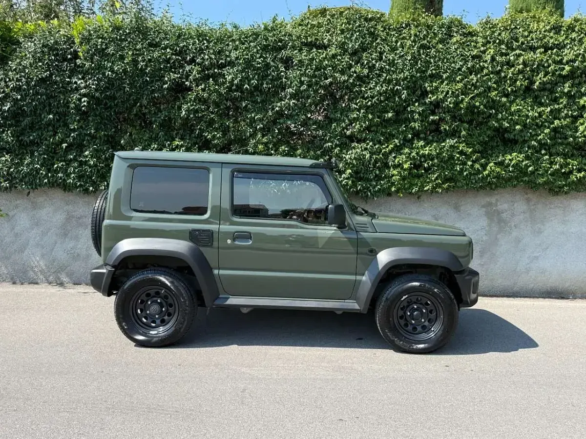 Usata Suzuki Jimny 102 CV (75 kW) 2021 Verde SUV
