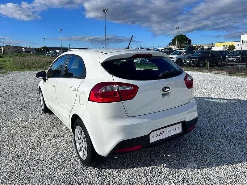 Usata Kia Rio Active 85 CV (62 kW) 2013 Bianco Berlina
