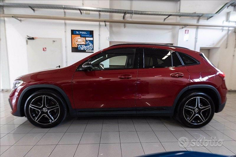 Usata Mercedes GLA200 Premium 150 CV (110 kW) 2022 Rosso SUV
