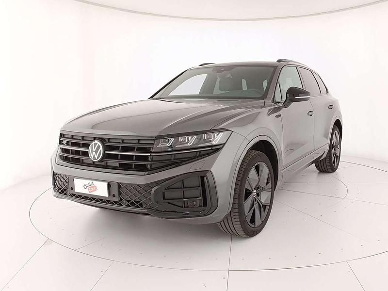 Usata VW Touareg R-line 231 CV (169 kW) 2024 Silicon grey metallizzato SUV