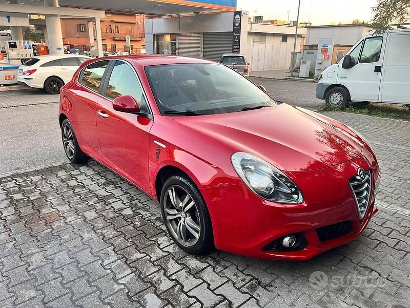 Rosso Usata 2015 Alfa Romeo Giulietta Coupé | 7000 € (Buon prezzo) - Immagine 1/4