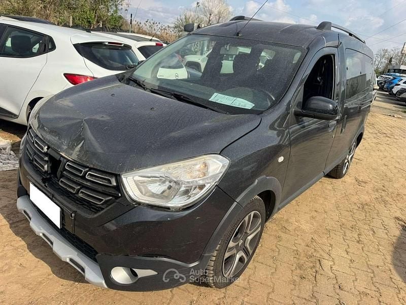Usata Dacia Dokker Stepway 90 CV (66 kW) 2018 Gray Monovolume