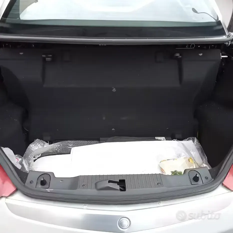 Usata Opel Tigra 69 CV (50 kW) 2006 Grigio Cabrio