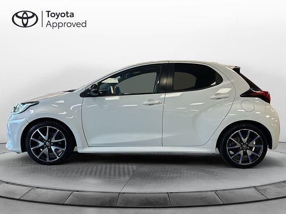Usata Toyota Yaris Hybrid Lounge 115 CV (84 kW) 2021 Bianco Utilitaria