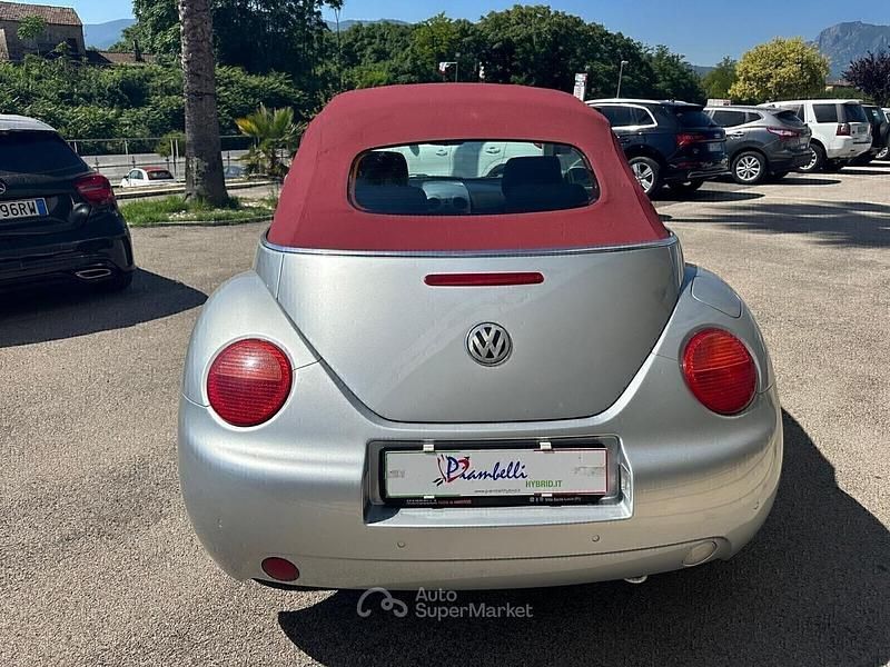 Usata VW New Beetle Cabriolet 101 CV (74 kW) 2004 Argento Cabrio