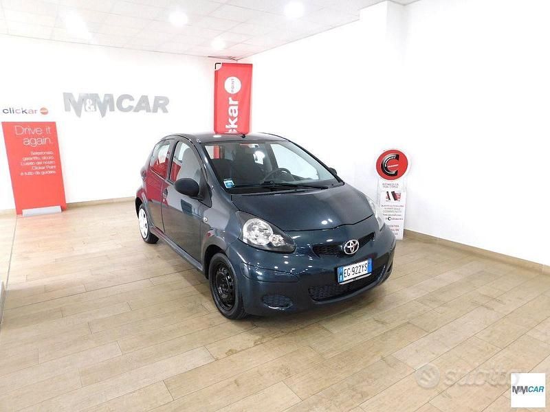Usata Toyota Aygo 68 CV (50 kW) 2011 Nero Utilitaria