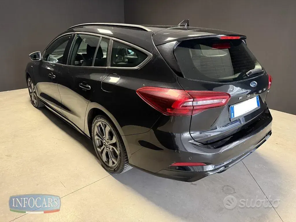 Usata Ford Focus ST-Line 155 CV (114 kW) 2023 Nero metallizzato Station wagon