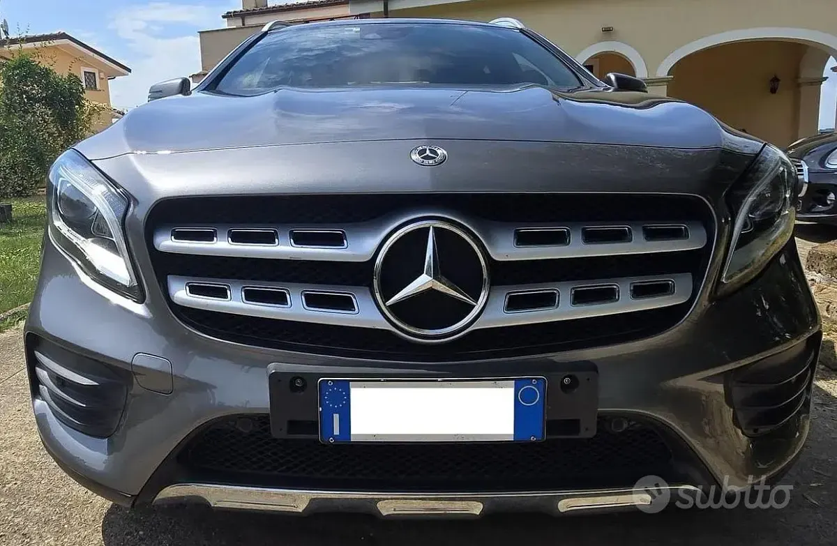 Usata Mercedes GLA180 Style 122 CV (89 kW) 2019 Grigio SUV