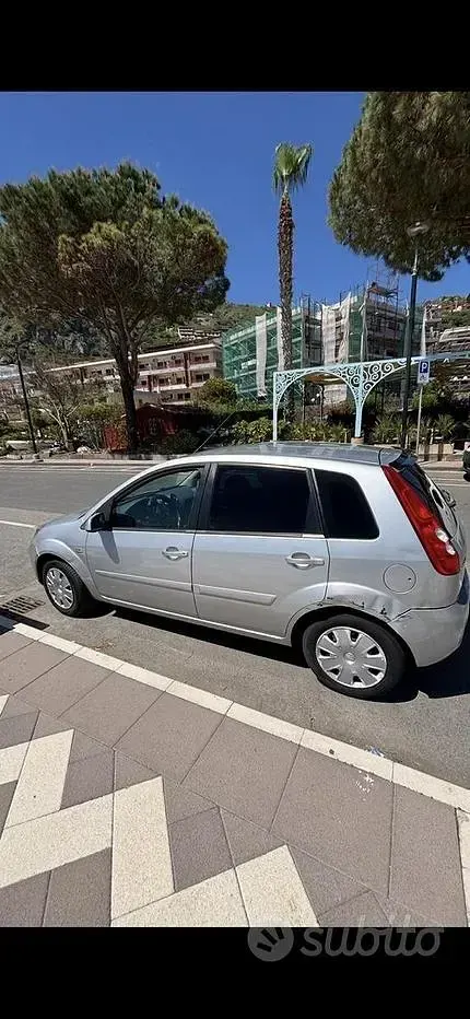 Usata Ford Fiesta 68 CV (50 kW) 2008 Grigio Utilitaria
