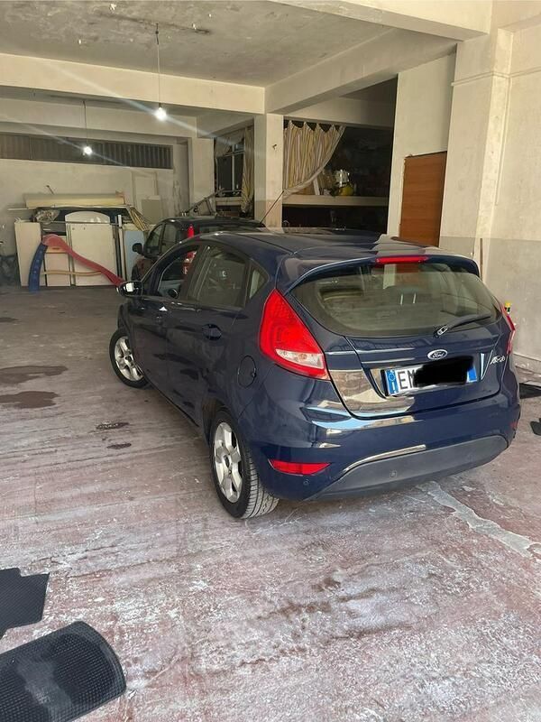 Usata Ford Fiesta 68 CV (50 kW) 2012 Blu Utilitaria