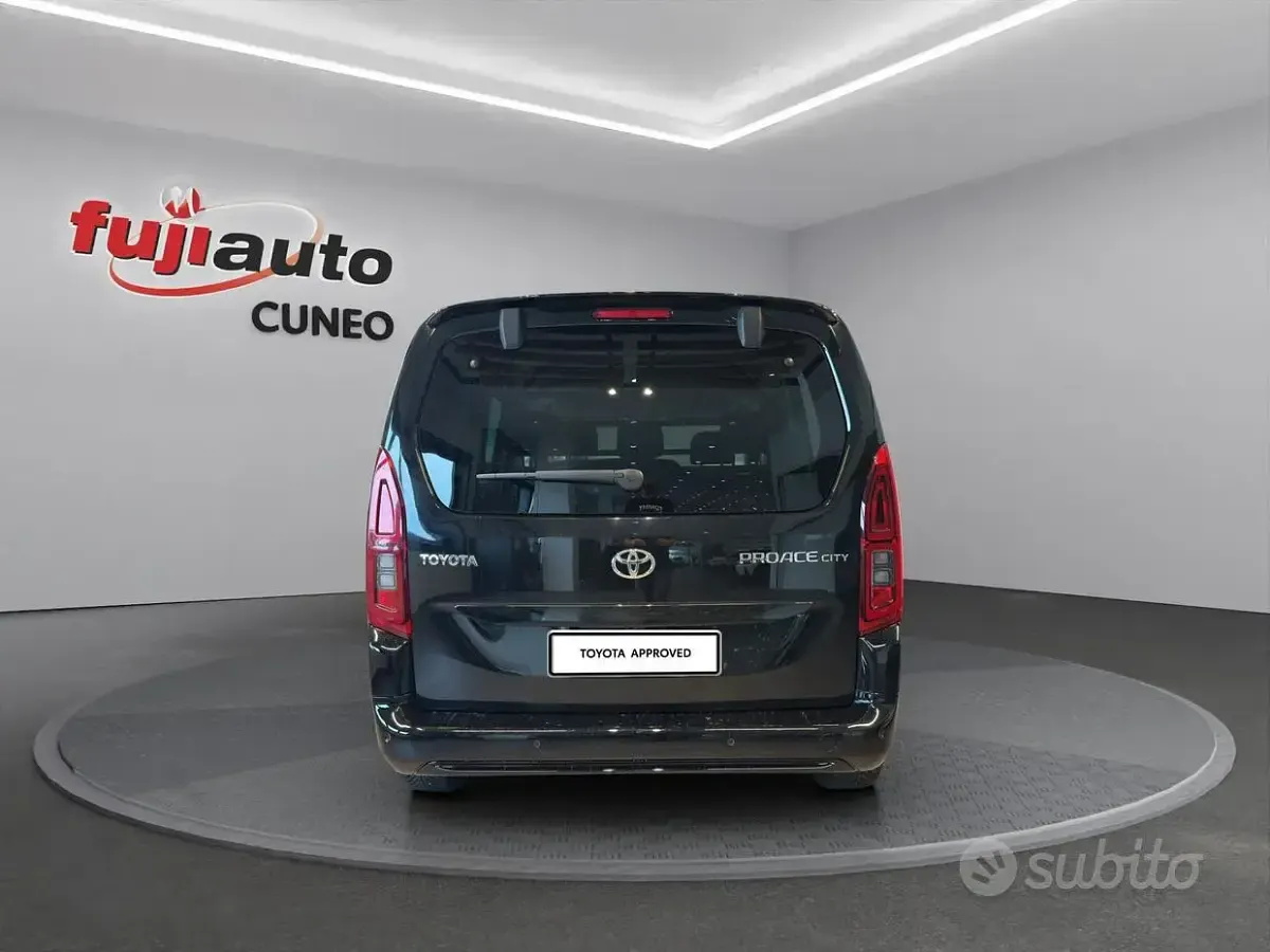 Usata Toyota Proace Verso City 100 CV (73 kW) 2021 Nero Station wagon