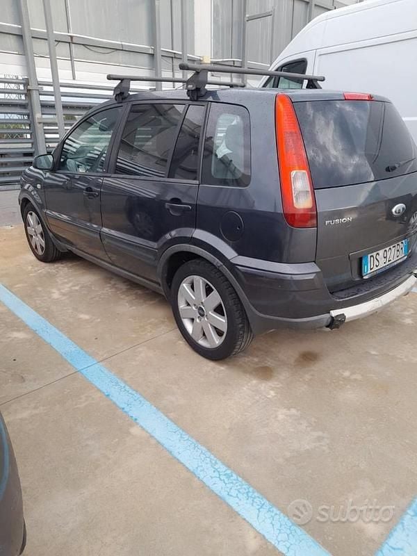 Usata Ford Fusion 80 CV (58 kW) 2008 Berlina
