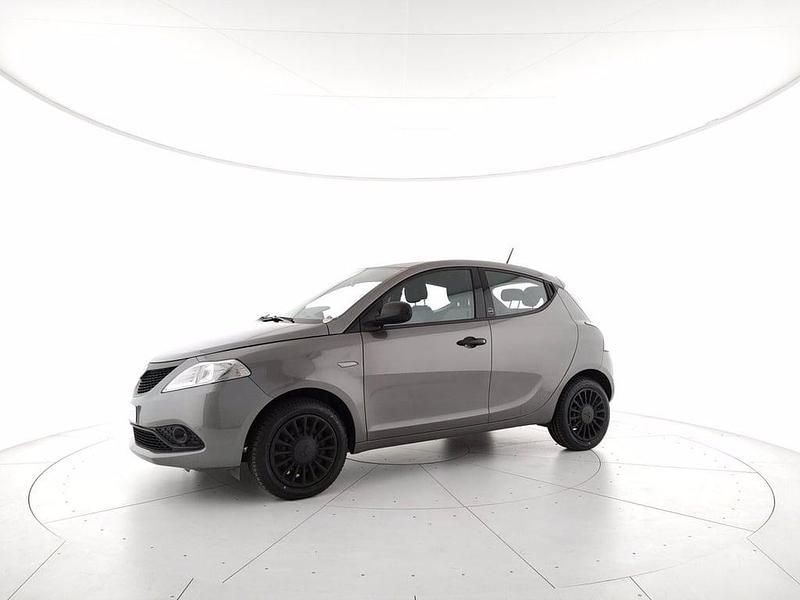 Usata Lancia Ypsilon Silver 69 CV (50 kW) 2020 Grigio Utilitaria