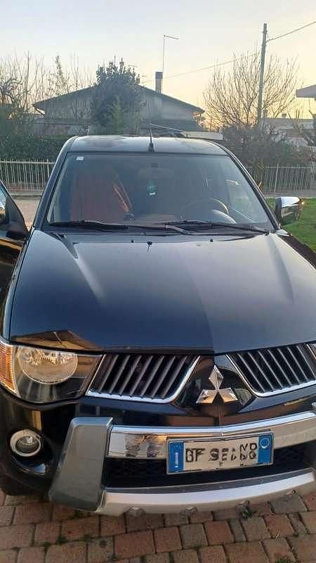 Usata Mitsubishi L200 Intense 136 CV (100 kW) 2006 Nero Pick-up