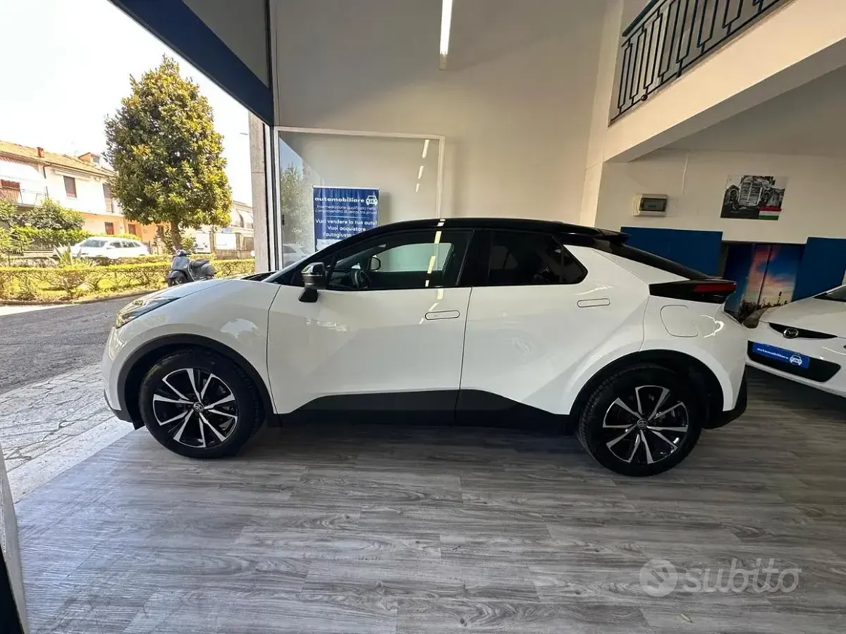 Usata Toyota C-HR Trend 152 CV (111 kW) 2024 Bianco SUV