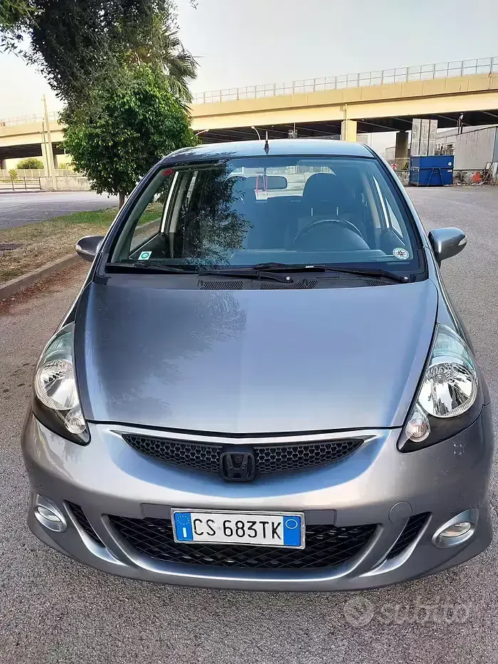 Usata Honda Jazz 83 CV (61 kW) 2004 Grigio Utilitaria