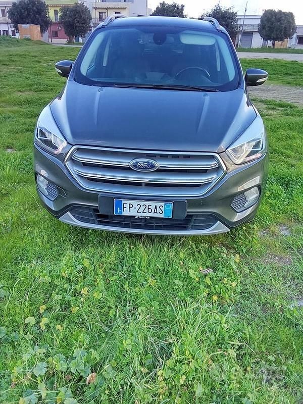 Usata Ford Kuga Titanium 120 CV (88 kW) 2018 Grigio SUV