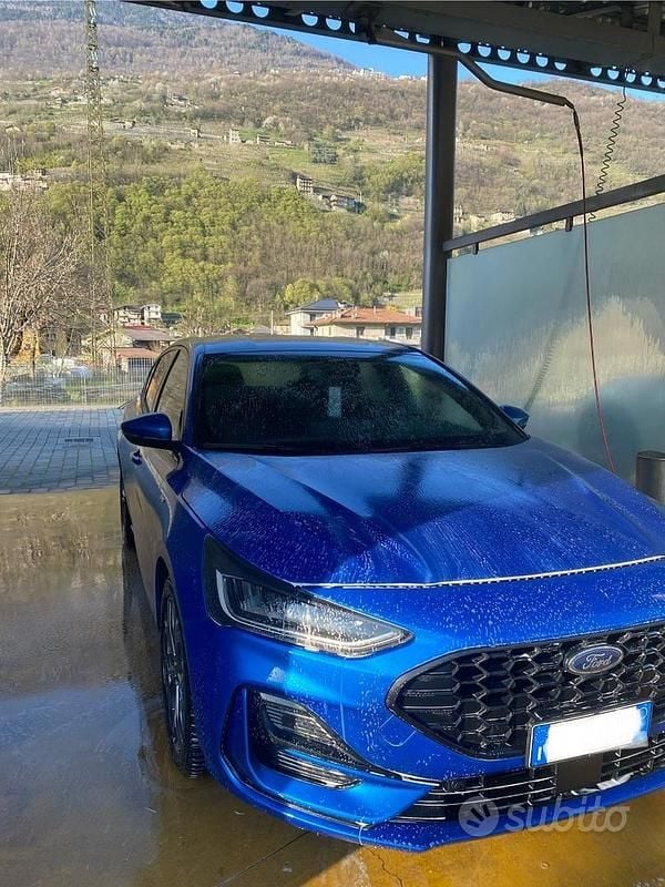 Blu Usata 2022 Ford Focus ST-Line Berlina | 19.000 € (Buon prezzo) - Immagine 1/4