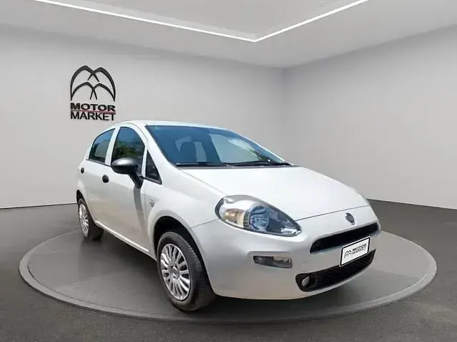 Usata Fiat Punto Lounge 70 CV (51 kW) 2018 Bianco Utilitaria