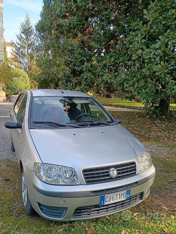Grigio Usata 2003 Fiat Punto Due volumi | 700 € (Super prezzo) - Immagine 1/4