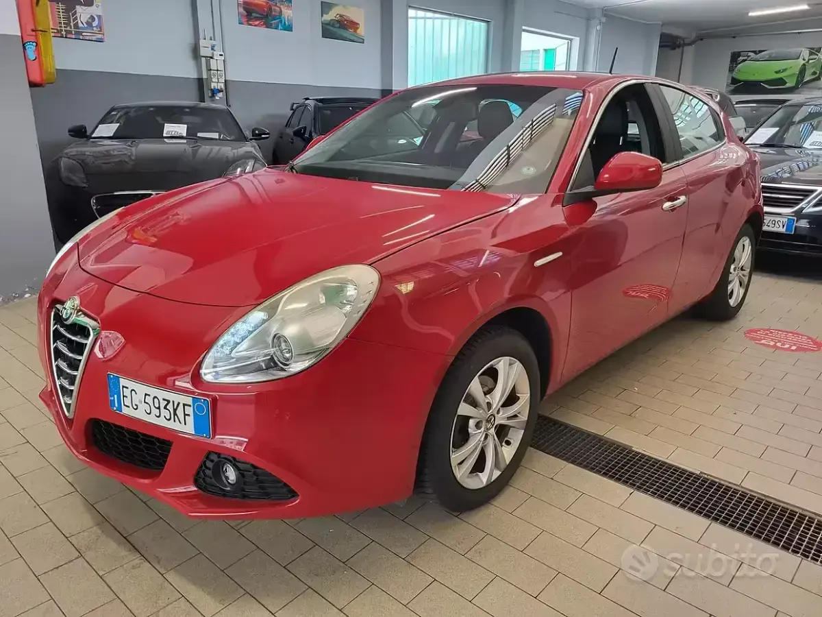 Usata Alfa Romeo Giulietta Distinctive 120 CV (88 kW) 2011 Rosso Utilitaria