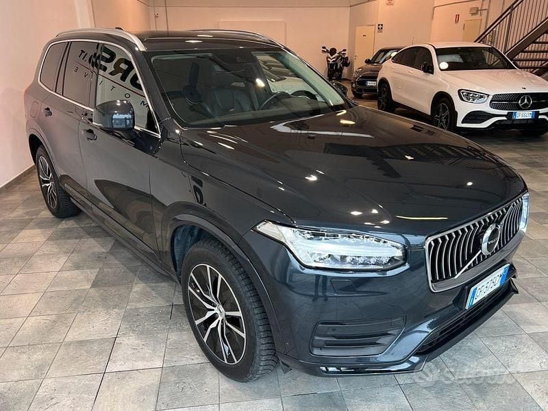 Usata Volvo XC90 Momentum 235 CV (172 kW) 2021 Grigio SUV