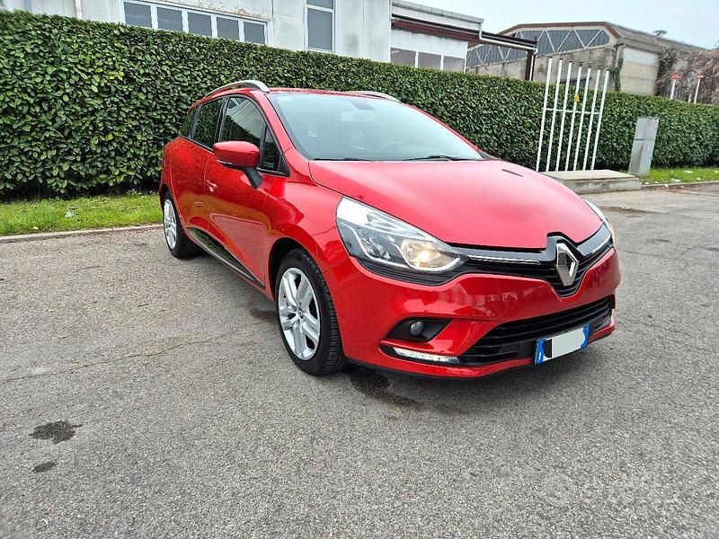 Usata Renault Clio GrandTour Business 90 CV (66 kW) 2019 Rosso Station wagon