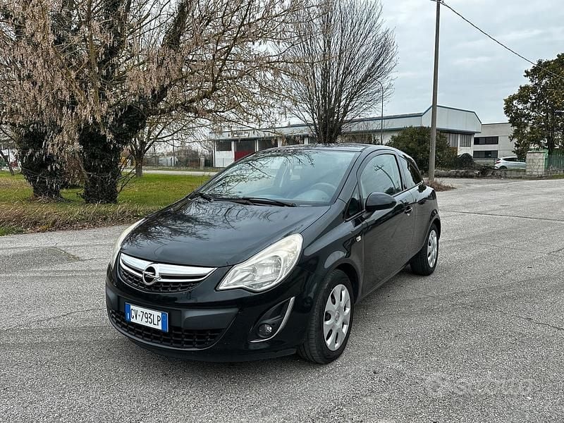 Usata Opel Corsa Cosmo 75 CV (55 kW) 2012 Berlina