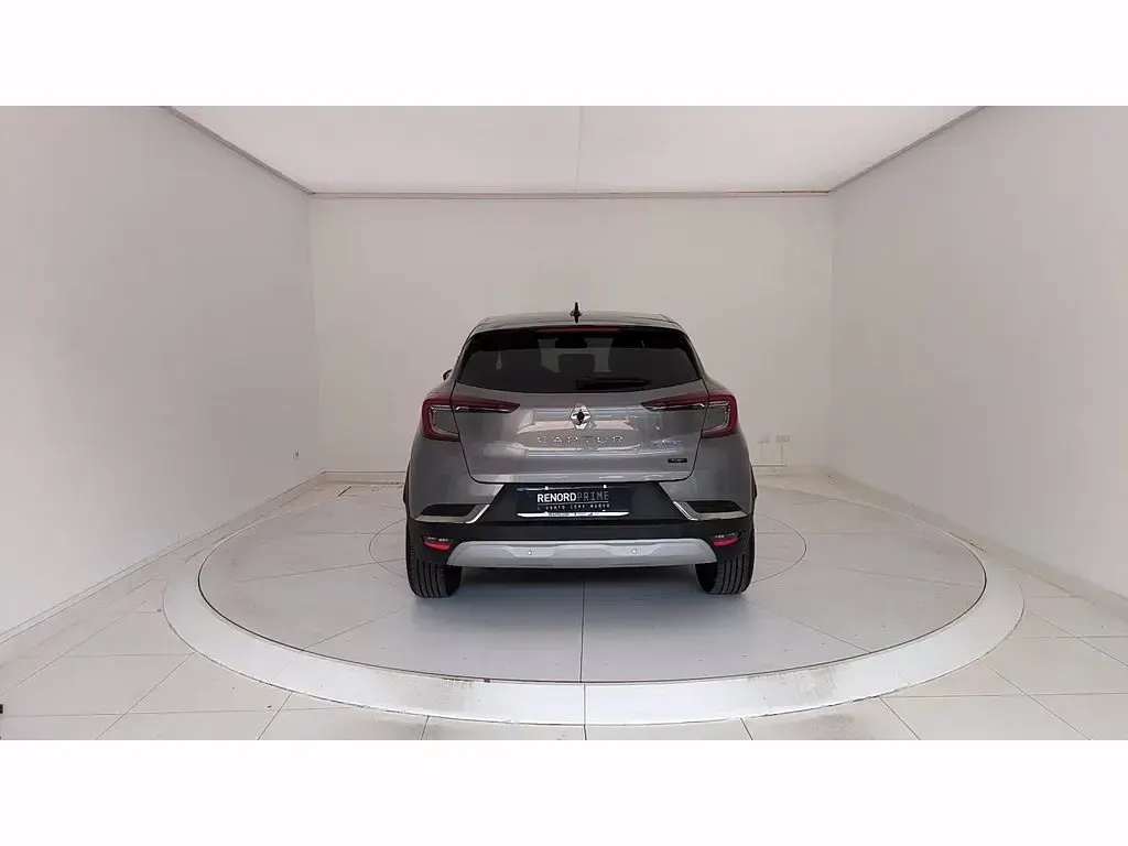 Usata Renault Captur Techno 143 CV (105 kW) 2023 Grigio SUV