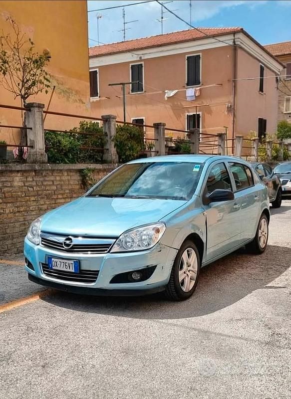Usata Opel Astra 2009 Blu Berlina